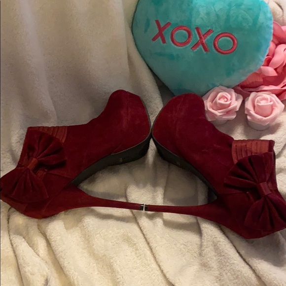 Sold to autumnallen562 Bamboo red velvet booties - Picture 5 of 11